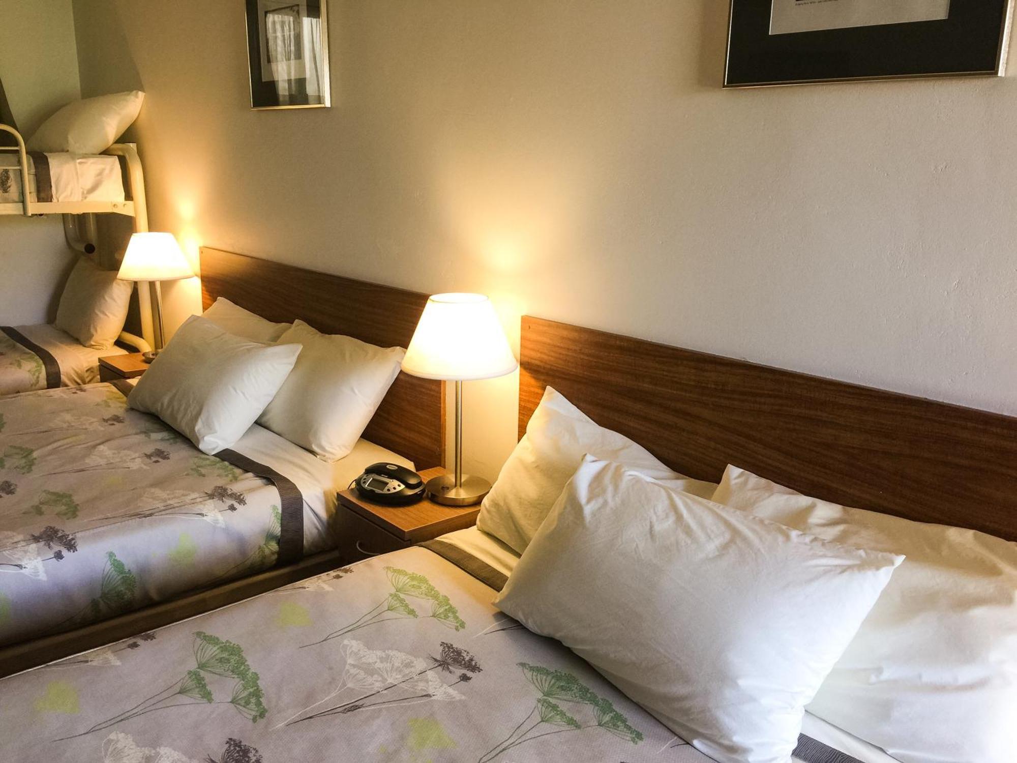 Ten Dollar Town Motel Галгонг Номер фото